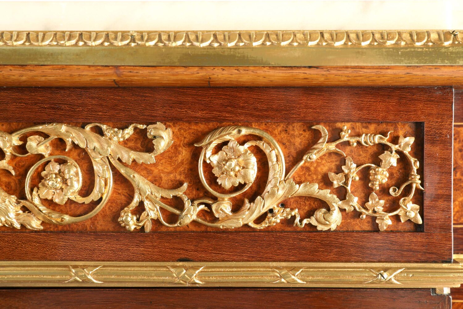 Exceptional French Marquetry Cabinet 2160O 00e 1500x1000 1