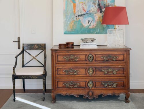 18th-century-french-walnut-commode-L85PT