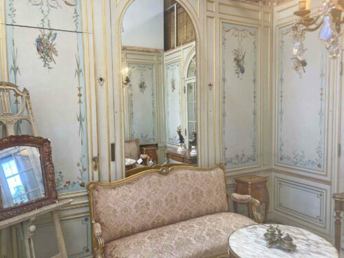 antique-panelled-room