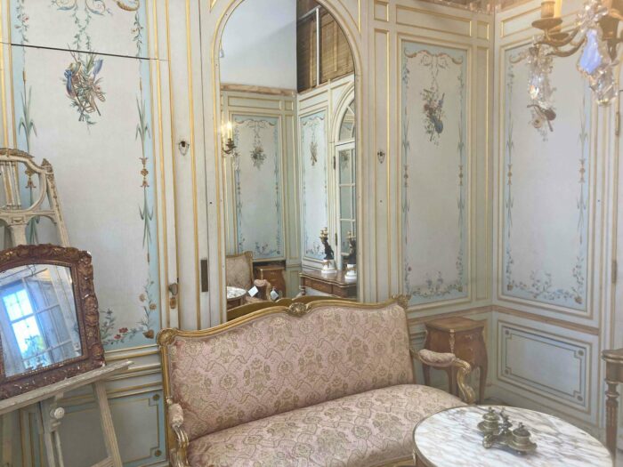 antique-panelled-room