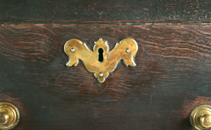 Early Queen Anne Dresser - Image 4