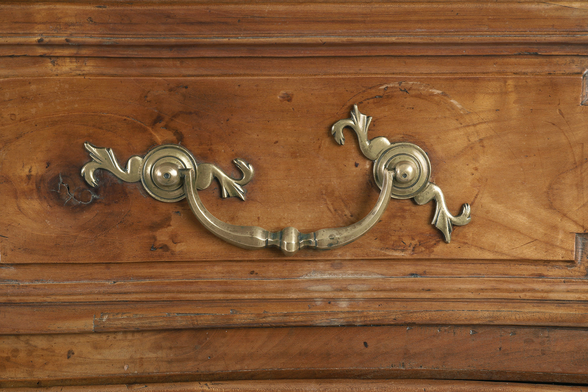 French Provincial Commode 2101O b 1