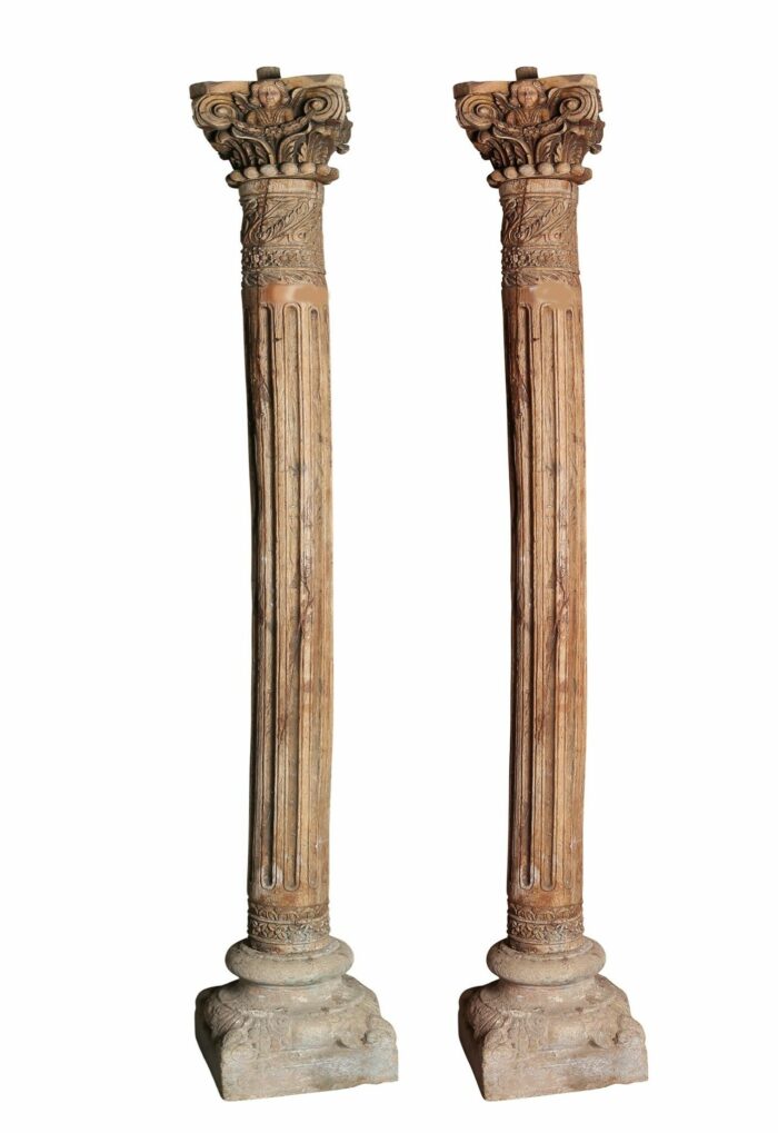 Pair-18th-century-Italian-teak-columns-CNCOL