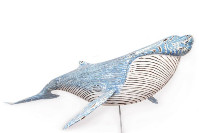 contemporary sculpture marine whales 5000 f 2600x1733 1