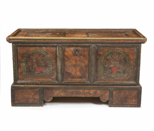 decorated-antique-coffer-n52i