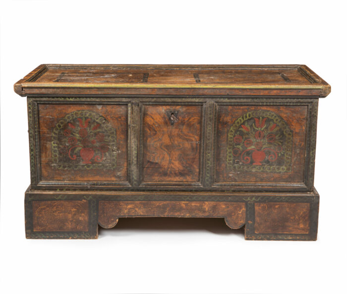 decorated-antique-coffer-n52i