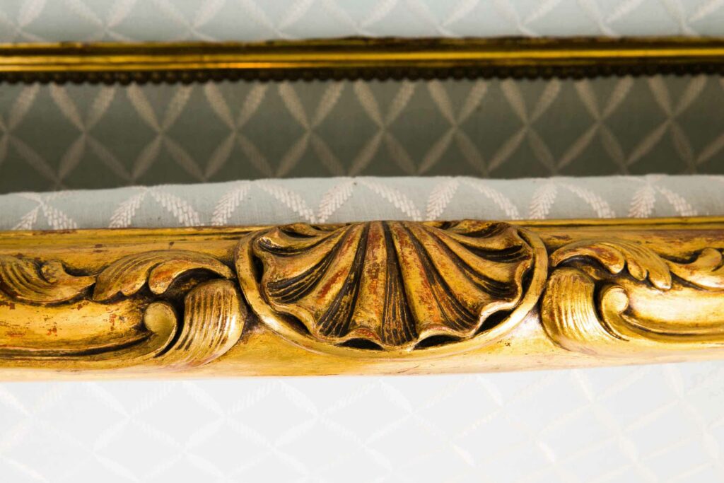 gilded queen bed 12C d 1