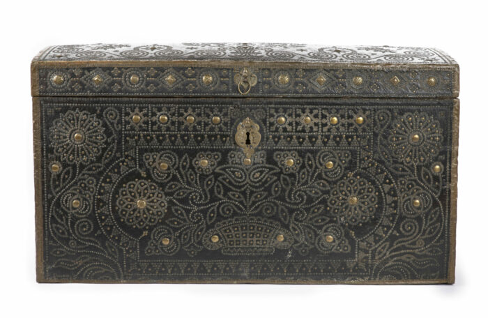 antique-trunk-leather