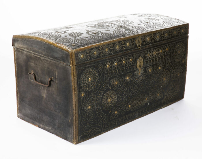 antique-trunk-leather