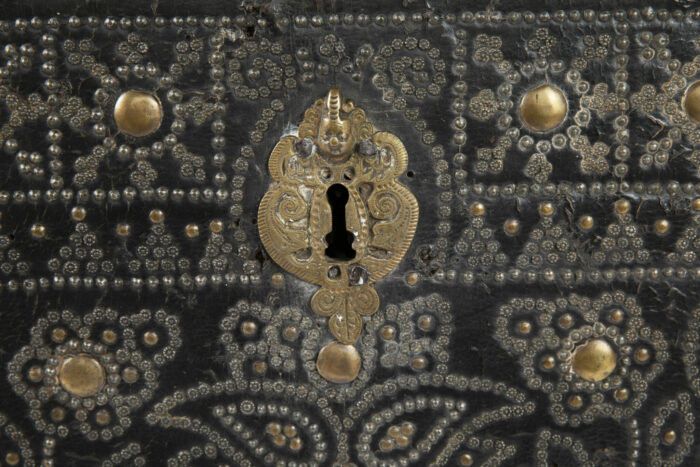 antique-trunk-leather