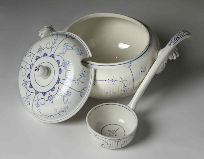 Dutch Tureen - Image 3