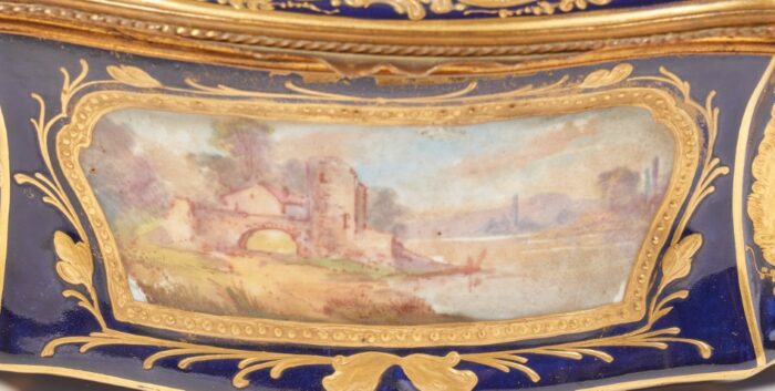 Gilded Porcelain Jewellery Casket - Image 4