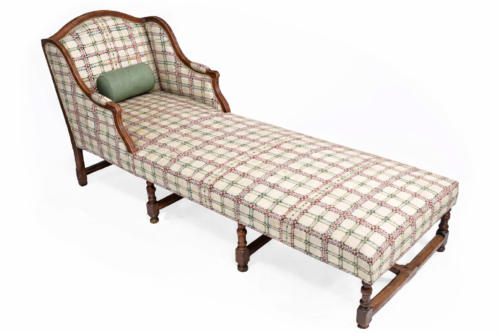 Upholstered chaise longue with plaid fabric